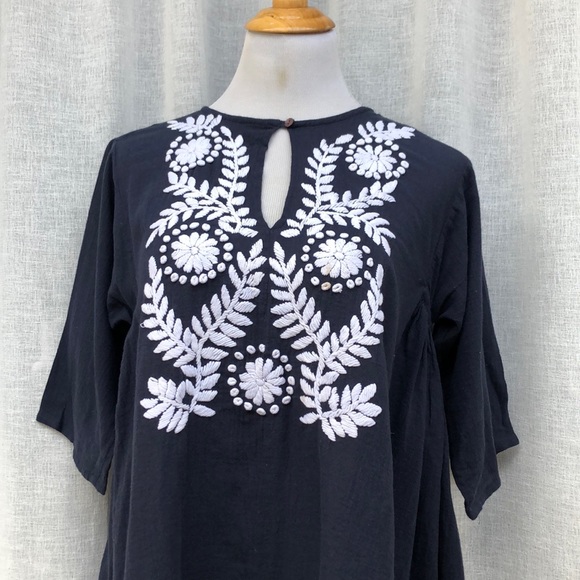Roberta Roller Rabbit navy blue half sleeve white floral embroidery tunic - Picture 2 of 11